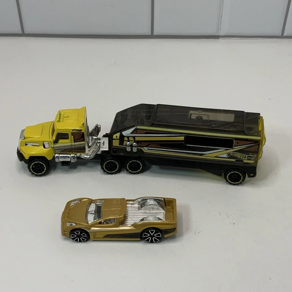 HOT WHEELS 2014 - CITY -‎ SUPER RIGS DESERT FORCE W/ HYPERTRUCK CAR